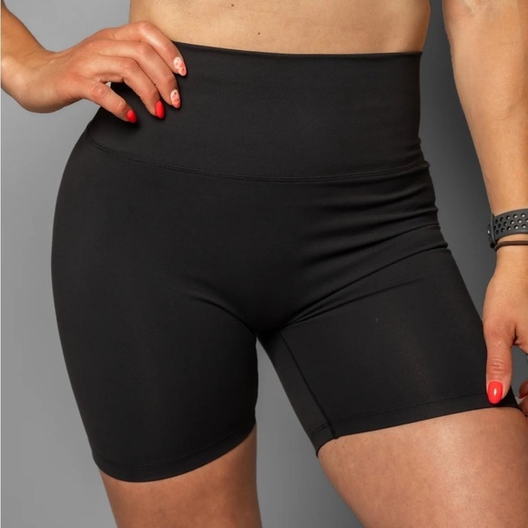 5" NEW Effortless Scrunch Shorts - Black large no front seam soft - Picture 4 of 12